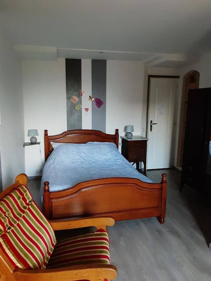 Chambre d’hôte pour 2 personnes, avec Terrasse ainsi que Jardin et Vue à Remilly-les-Pothées