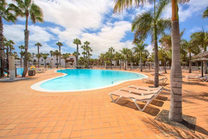Holiday rental for 4 people, with children pool and balcony in Corralejo