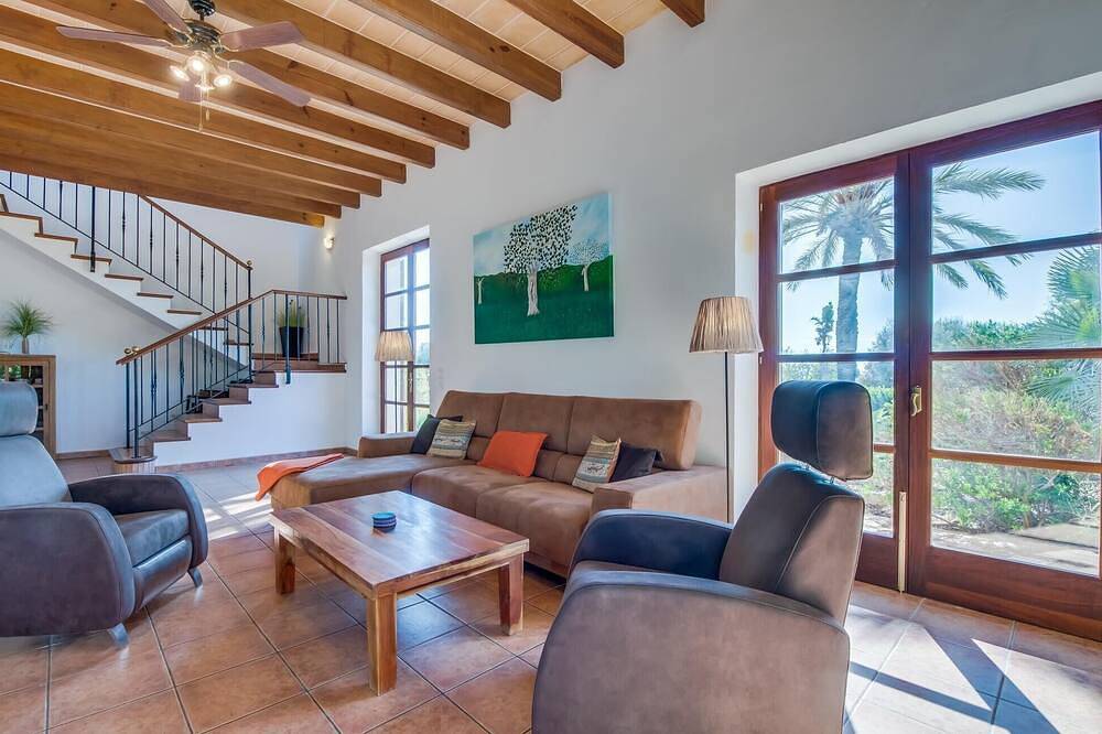 Nice home in Portocolom with private swimming pool, can be inside or outside in s'Horta, Felanitx