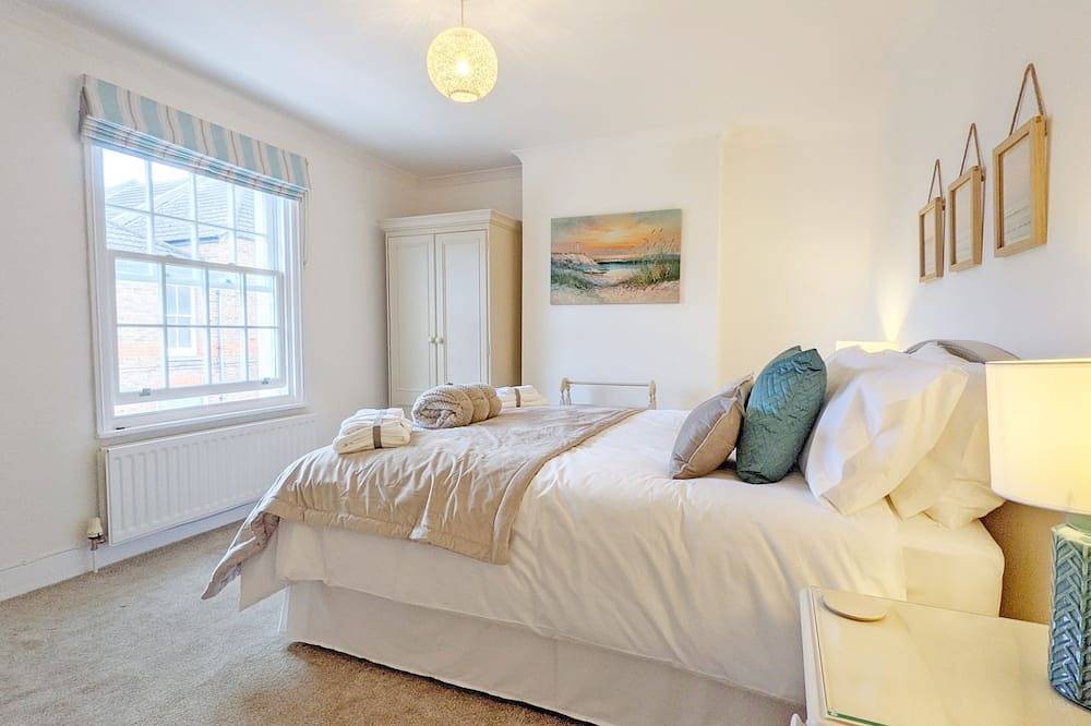 Seashell Cottage - Worthing - sleeps 4 guests  in 2 bedrooms in Worthing, West Sussex