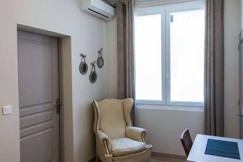 Ganze Wohnung, Furnished all-inclusive apartment in the center of town in Cavaillon, Regionaler Naturpark Luberon