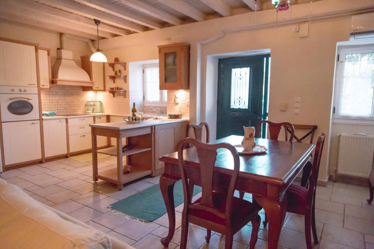 Three-Bedroom Townhouse in Βασιλική, Ελλάδα