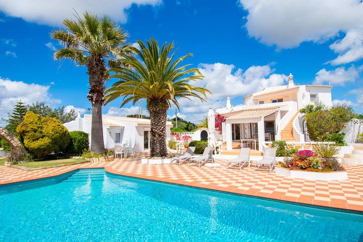 Villa voor 8 personen, met tuin en balkon in Lagoa