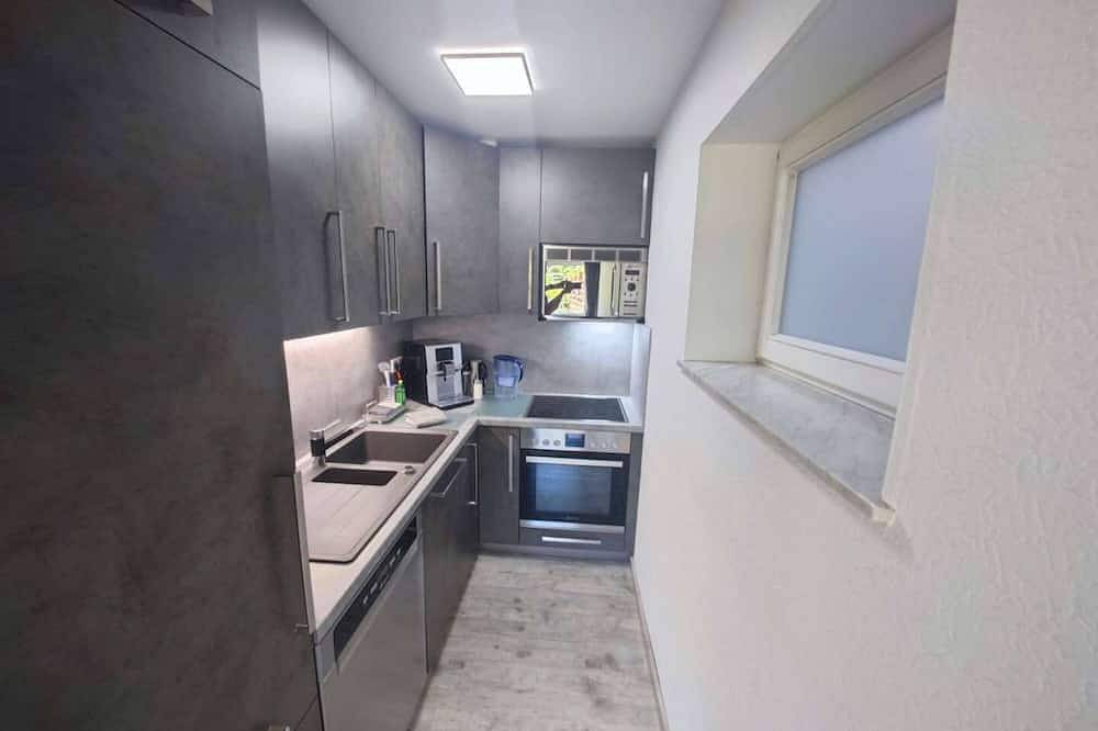 Ganze Wohnung, 2-Zkb Whirlpool Dusch-Wc 75\" Sat-Tv Prime Küche Terrasse Stellplatz für 4+2 Gäste in Waldbronn, Nordschwarzwald