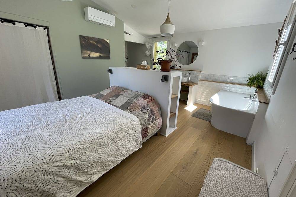 A 2 Mins du Village de Lourmarin. Maison au Calme Avec Grande Piscine et Jardin in Lourmarin, Regionaler Naturpark Luberon