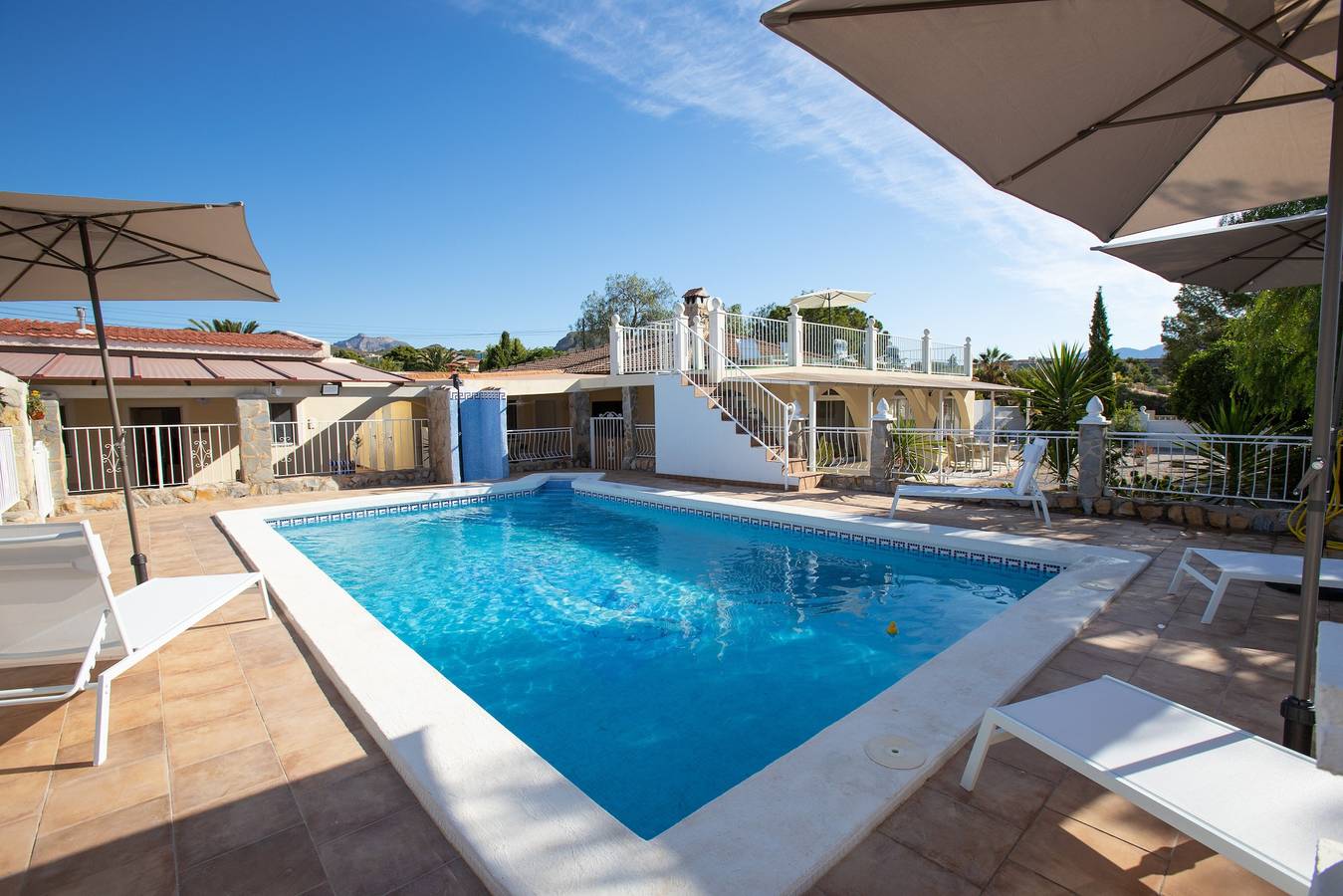 Caravane 'Mobilhome Mit Garten Und Pool' avec piscine partagée, Wi-Fi et climatisation in Mutxamel, Province d'Alicante