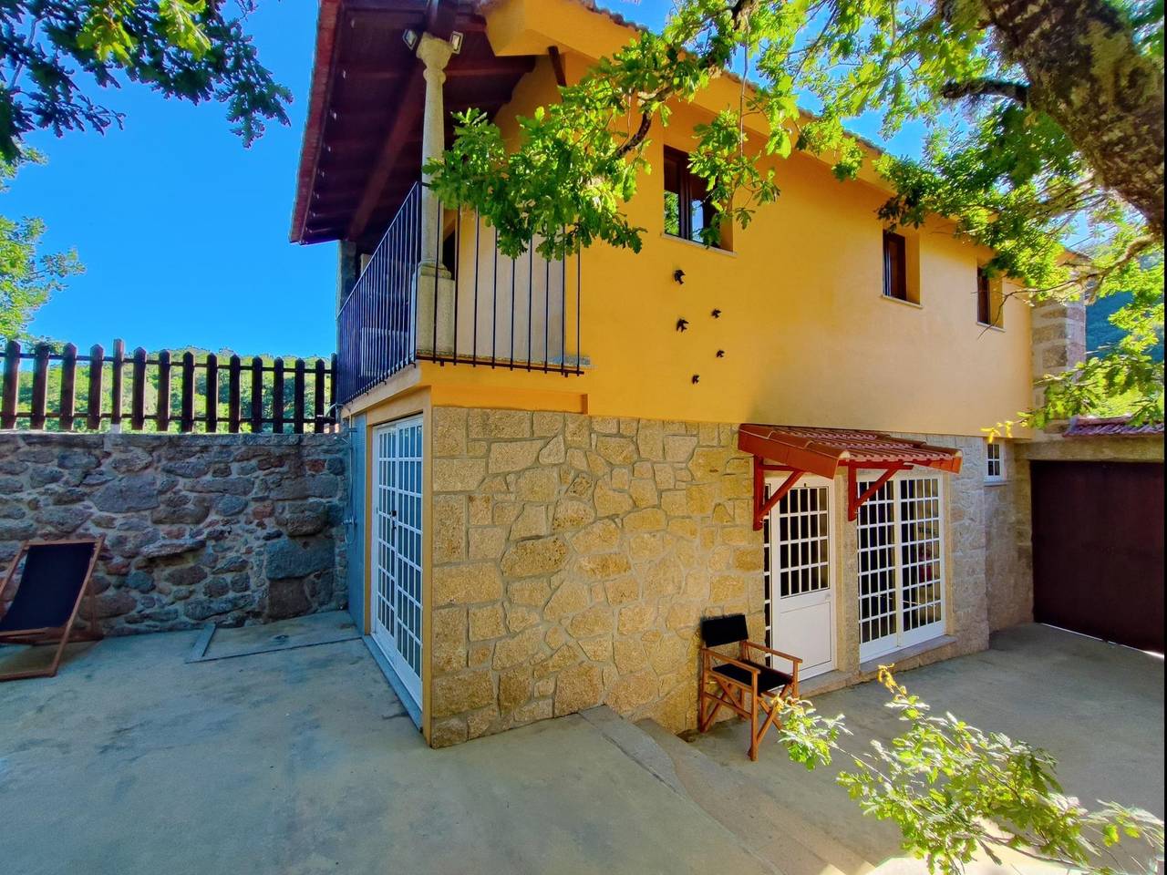 Casa do Penedo | Castro Laboreiro | Peneda-Gerês in Castro Laboreiro e Lamas de Mouro, Gerês