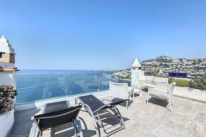 Chalet pour 6 personnes, avec Balcon ainsi que Jardin et Piscine à Roses