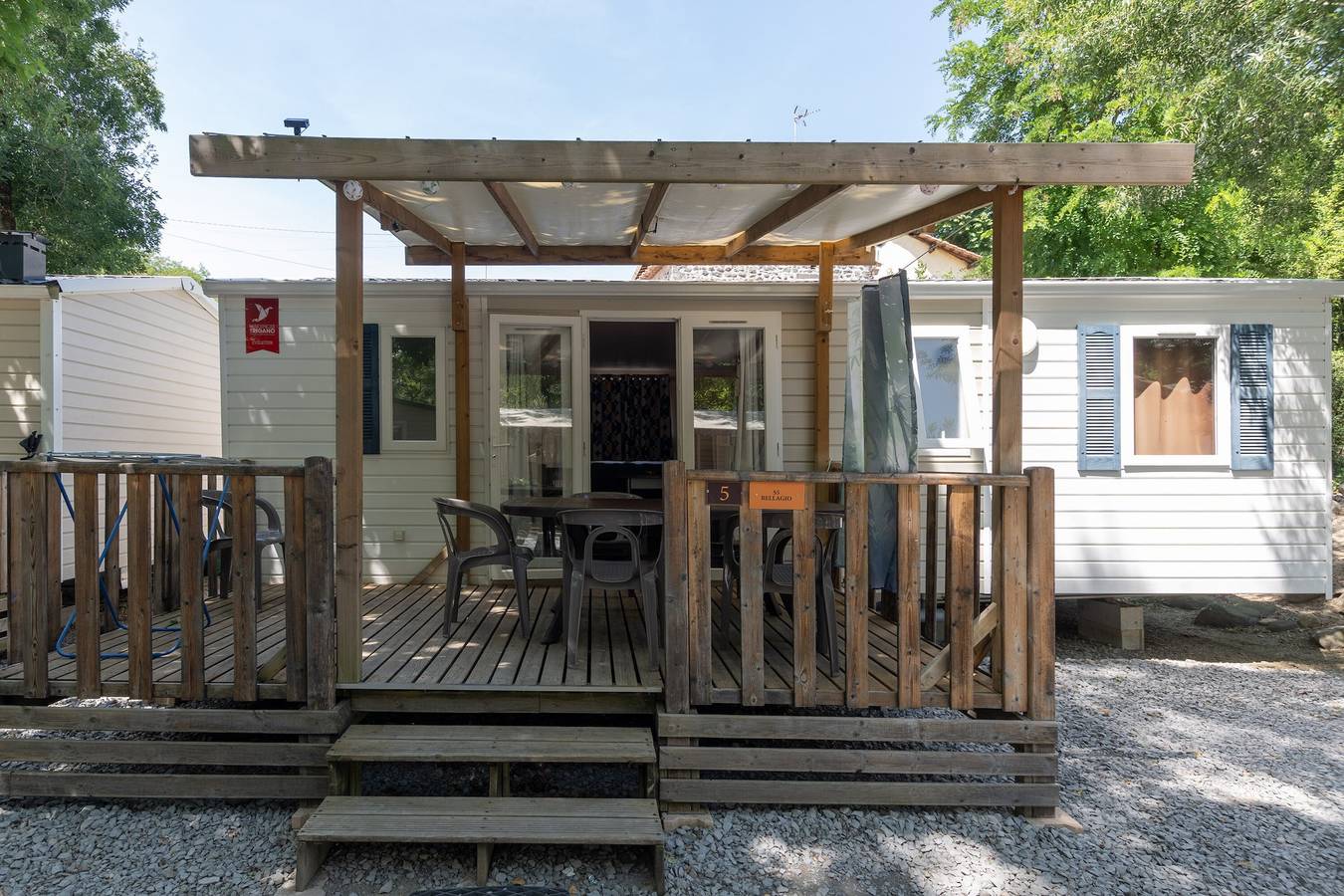 Mobil-home 'Mobil-home Confort B - 1-8 Pers' avec piscine et jardin partagés in Lavilledieu, Ardèche