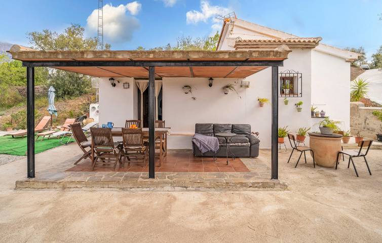 Ferienhaus für 4 Personen, mit Terrasse und Garten sowie Pool
