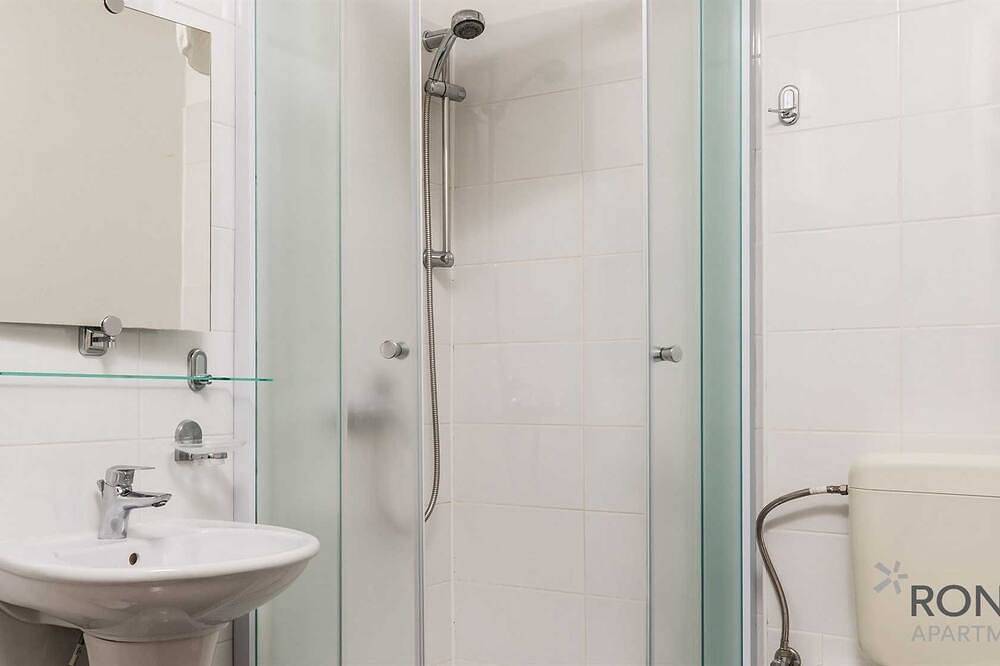 Ganze Wohnung, Rona Apartment Zizi für 2 + 2 Personen in Červar-Porat, Cervar