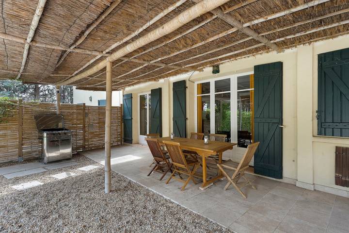 Casa rural 'Mas Saint Joseph' con piscina privada, terraza privada y Wi-Fi in Meynes, Region de Nimes