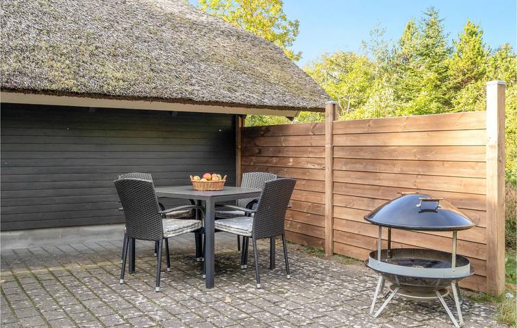 Ferienhaus für 6 Personen mit Terrasse in Fjellerup Strand, Djursland