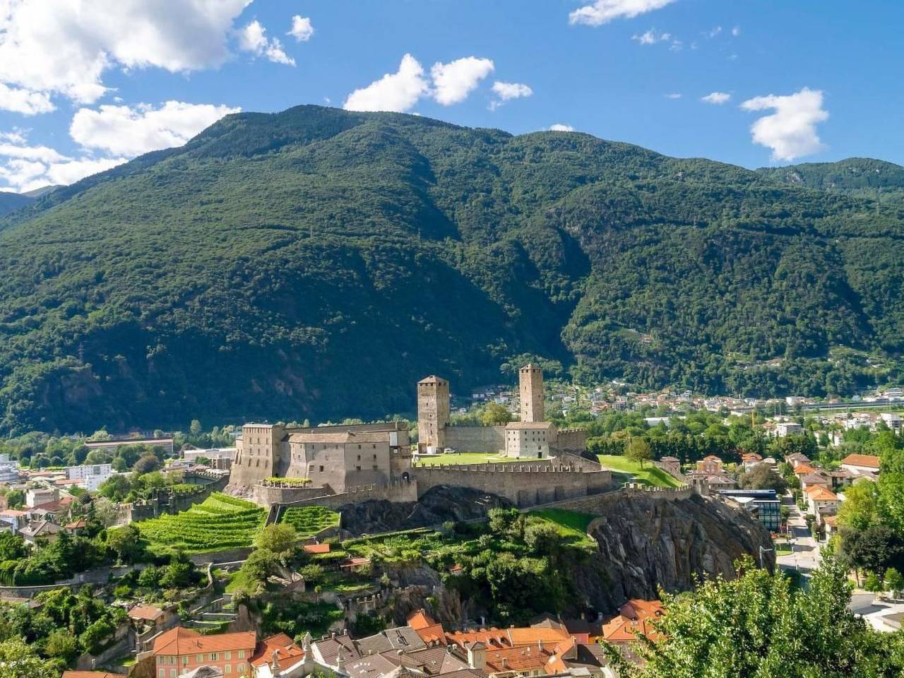 Ganze Wohnung, Haus al sasso Bellinzona in Bellinzona, Lepontinische Alpen