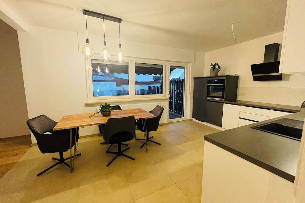 Ganze Wohnung, Moderne Ferienwohnung mit großer Terrasse im Fränkischen Seenland in Allersberg, Frankenalb