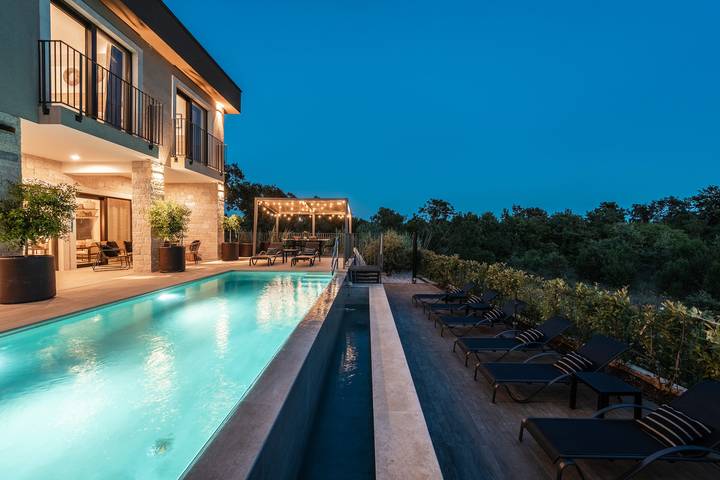 Villa mit pool für 8 Personen, mit Sauna und Pool sowie Ausblick und Garten in Poreč - 2