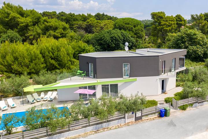 Villa für 10 Personen, mit Garten und Pool sowie Balkon in Medulin - 4