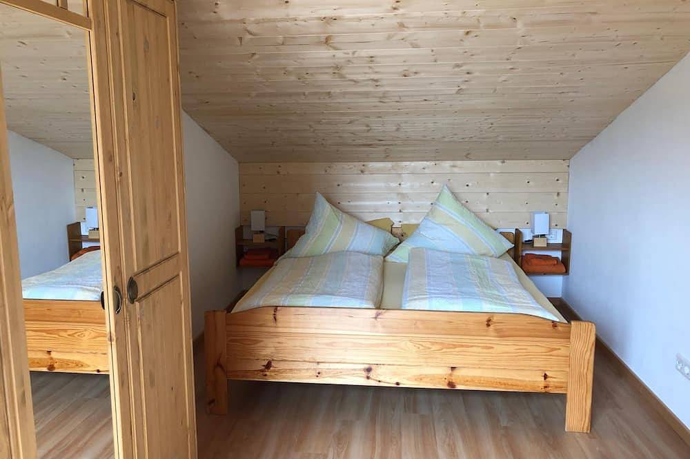 Ganze Wohnung, Ferienwohnung auf zwei Ebenen 73 qm, 4 Personen, 2 Schlafzimmer, Balkon in Marquartstein, Bayerische Alpen