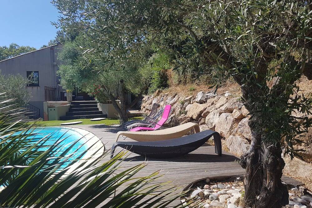 Maison avec piscine, terrasses et vues d'exception. in Dio-et-Valquières, Région de Lodève
