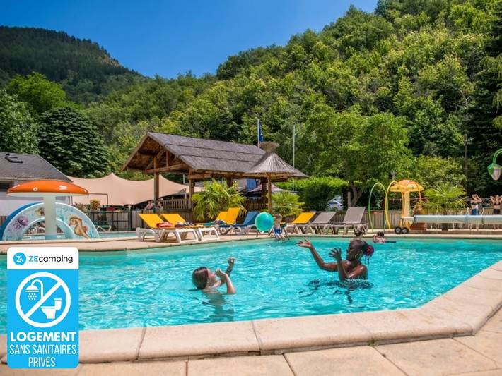 Tente pour 4 personnes, avec bassin pour enfant dans les Gorges du Tarn