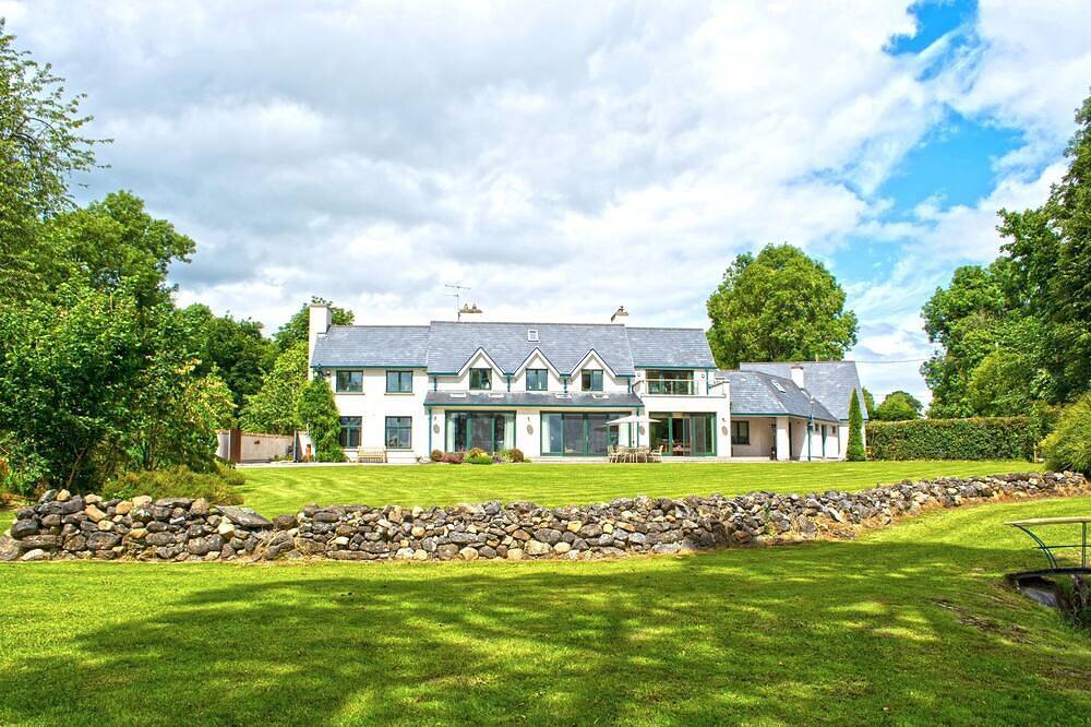 Fabulous Lakeshore House mit eigenem Steg am Lough Derg in Nenagh, Lough Derg