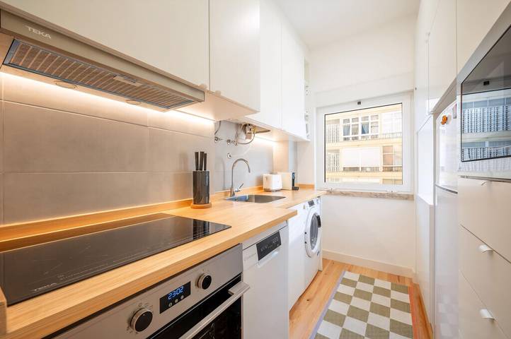 Ganze Wohnung, Ferienwohnung für 2 Personen mit Balkon in São João de Deus, Lissabon