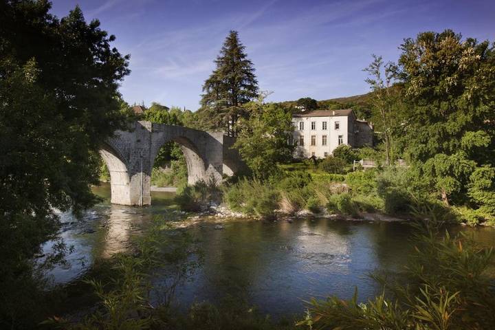 Chambre d’hôte pour 2 personnes, avec Jardin ainsi que Piscine et Vue