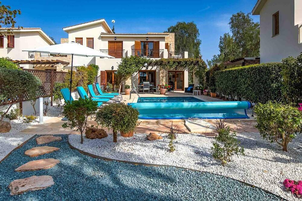 Villa for 4 People in Aphrodite Hills, South Cyprus