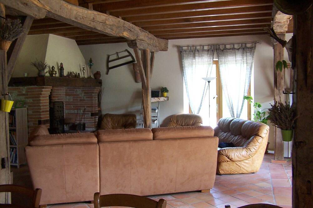 Piscine, chambres familiales, table d'hôtes in Seysses-Savès, Toulouse et ses environs