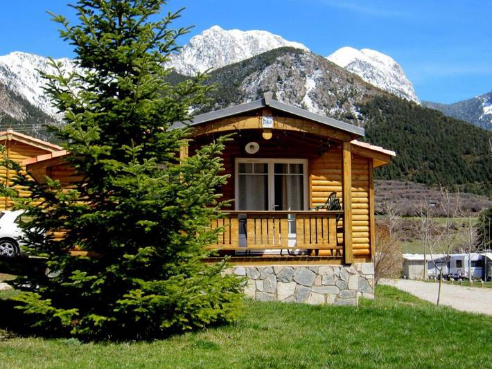 Parque de vacaciones para 2 personas, con Balcón y Terraza además de Jardín y Piscina en Provincia de Lleida