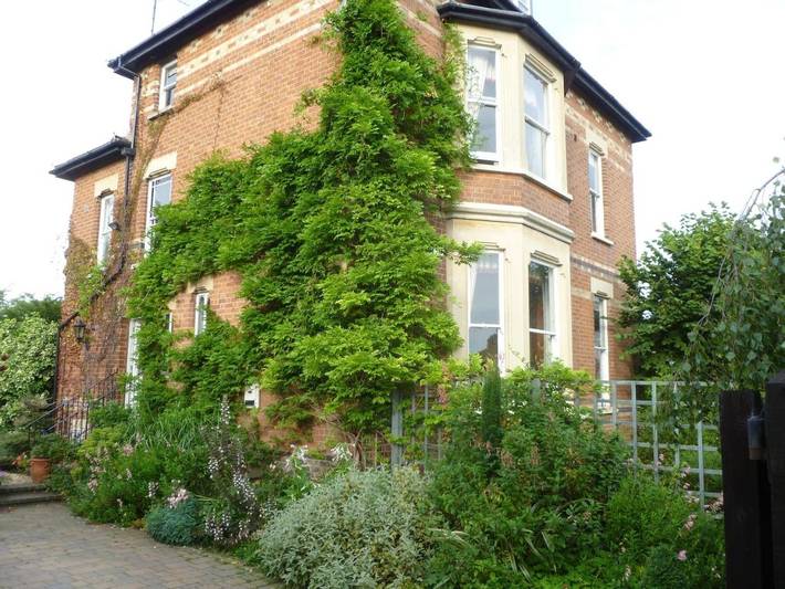 B&b for 2 people, with Garden and View in Cheltenham