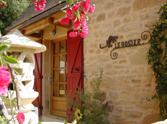 Gîte pour 6 personnes, avec terrasse ainsi que jardin et jacuzzi à Groléjac - 4