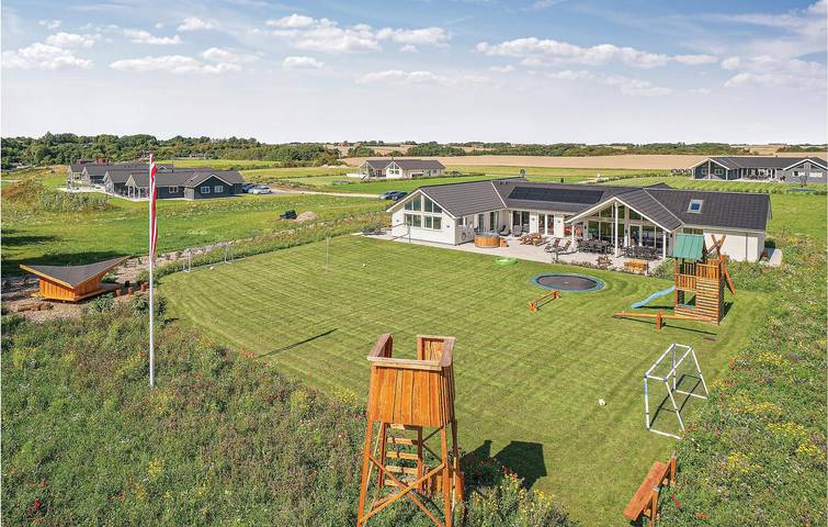 Ferienhaus für 22 Personen, mit Whirlpool und Garten sowie Pool und Sauna, mit Haustier in Hostrup Strand