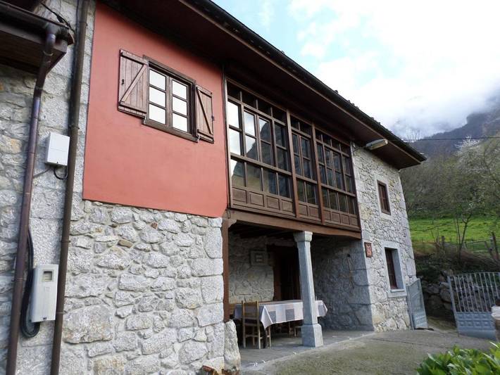 Casa rural para 5 personas, con Balcón además de Terraza y Vistas en Ponga