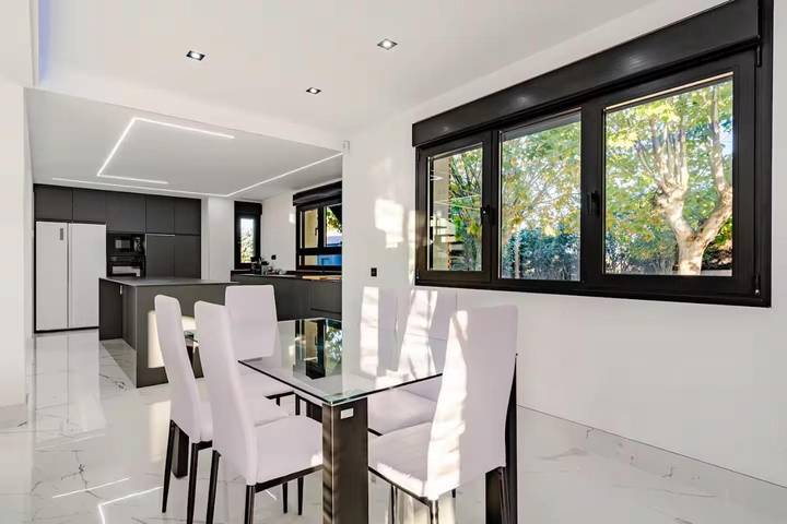 Casa rural para 10 personas, con Balcón y Jacuzzi además de Terraza y Jardín en Camarma de Esteruelas - 3