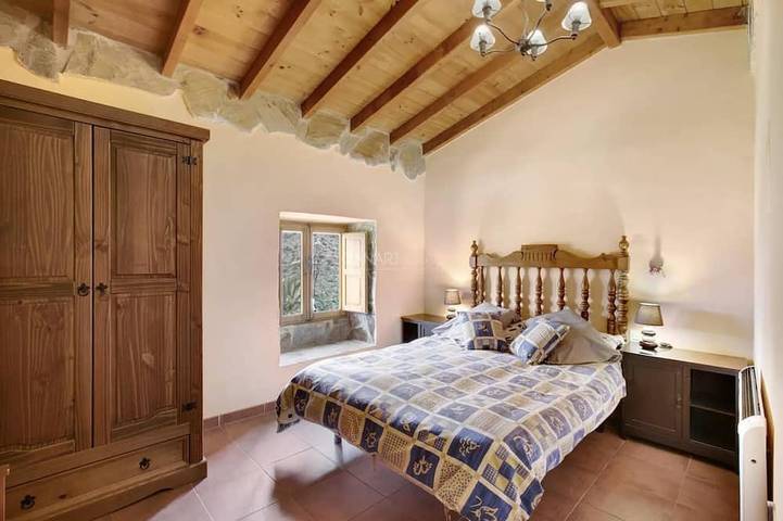 Charming 3-Bedroom Stone House with Scenic Views in Vallehermoso, La G in Los Chapines, Vallehermoso