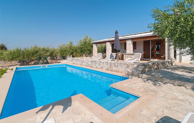 Charmante 2-Zimmer-Wohnung mit Pool, Terrasse, WLAN und Küche in Milna, Brac