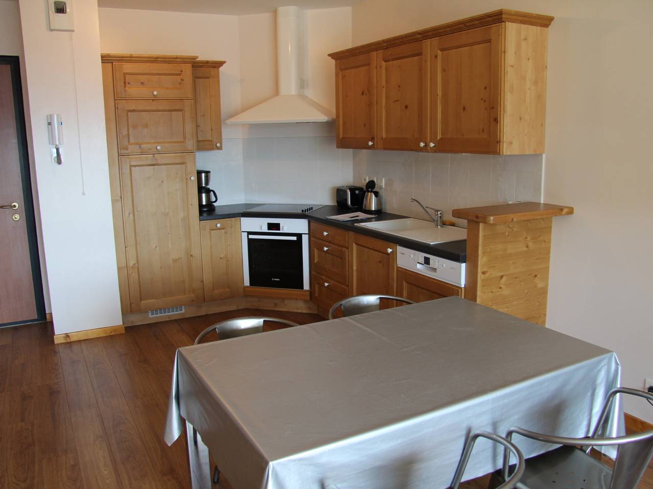 Ganze Wohnung, Zentral gelegenes Apartment im Dorfzentrum von Saint-Jean-de-Sixt, 400 m vom Skibus, 48 m², 4 Pers. in Saint-Jean-de-Sixt, Annecy und Umgebung