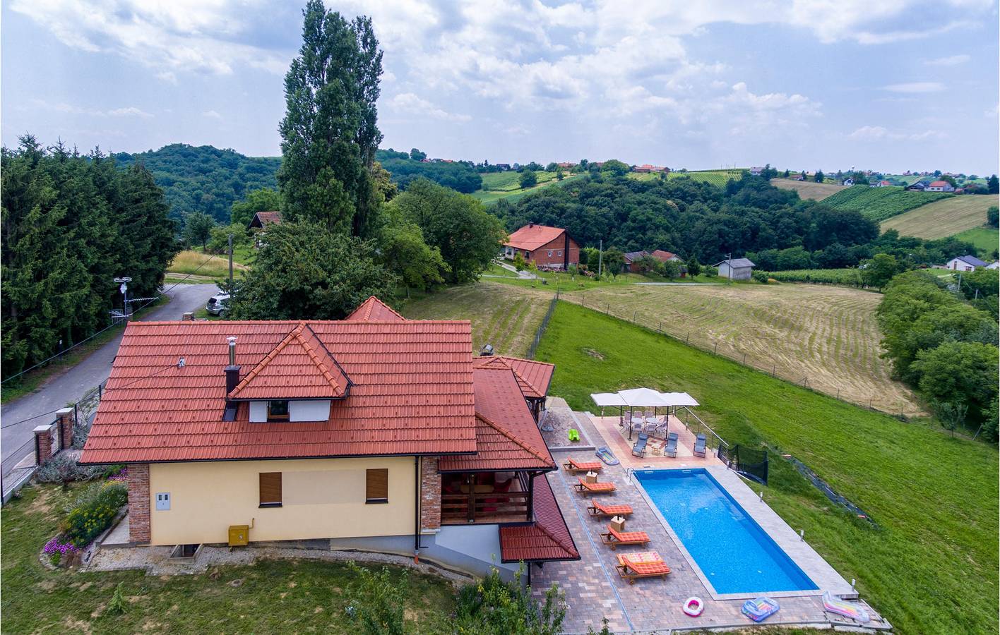 Holiday home for 10 people with hot tub in Medimurje