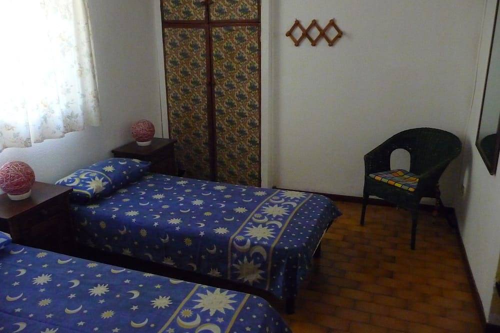 Ganze Wohnung, Wohnung mit herrlichem Blick auf den See und die Berge, kostenloses Wlan, ruhig. in Nobiallo, Gemeinde Menaggio