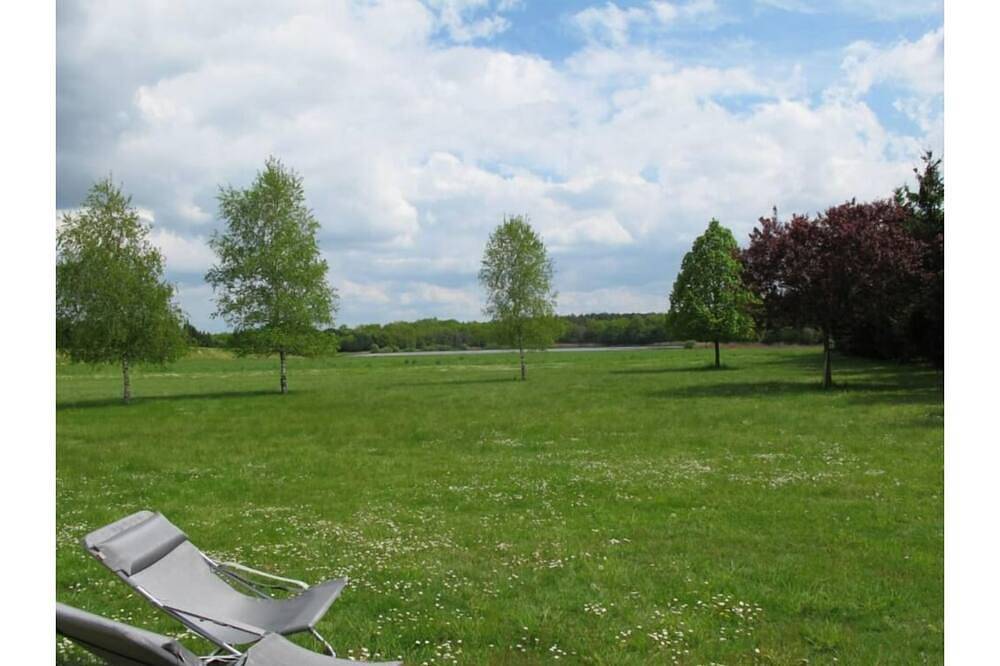 House with private pool on a property with fishing ponds and tennis court in Fontaines-en-Sologne, Sologne