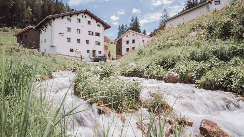 Ferienhaus für 34 Personen, mit Balkon und Sauna, kinderfreundlich in der Lenzerheide
