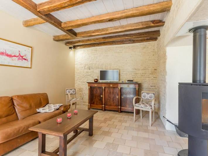 Renoviertes Ferienhaus im Dorfzentrum nahe Dijon, 2 Schlafzimmer, Terrasse und Garten in Chaignay, Dijon und Umgebung