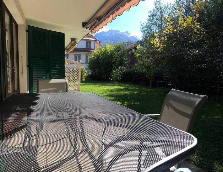 Vakantieappartement voor 5 personen, with terras and uitzicht as well as tuin in Interlaken