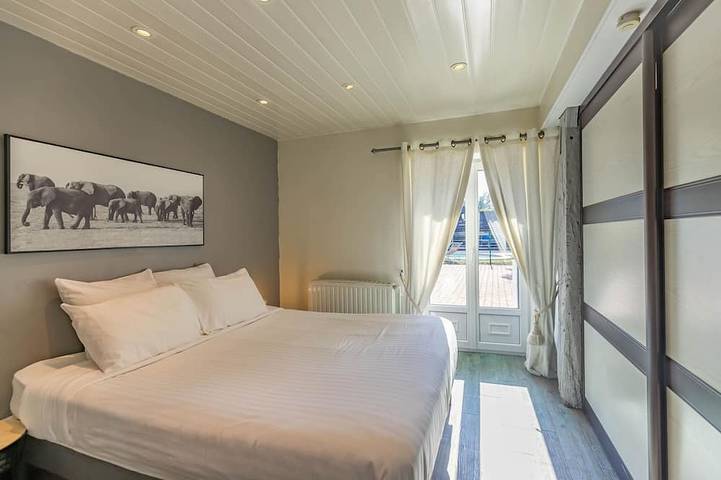 Ferienhaus-Traditionell-Ensuite mit Dusche-avec Piscine et Mare in Romorantin-Lanthenay, Sologne