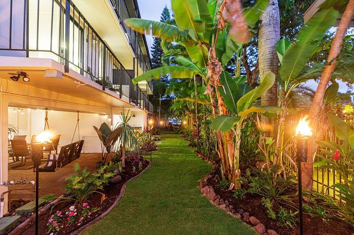 Vacation rental for 32 people, with balcony and yard on Maui
