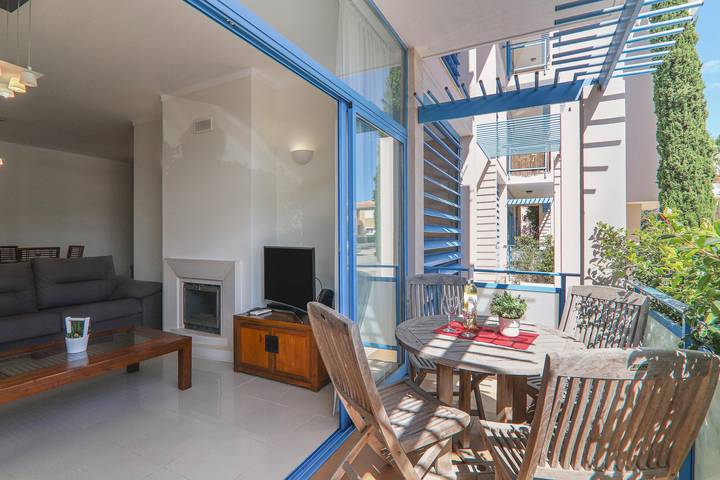 Entire apartment, Apartment "Millennium" with Pool, Air Conditioning, Balcony & Garden in Vilamoura, Quarteira