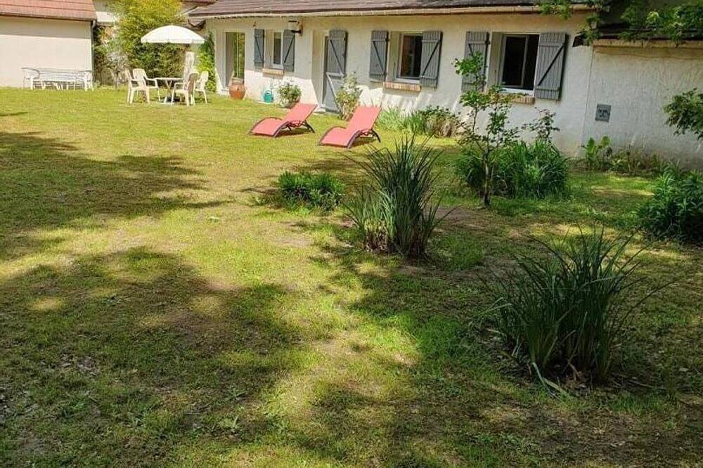 Charmant gîte en Sologne avec étang, 2 chambres, équipements modernes, terrasse et activités de loisirs in Millançay, Sologne