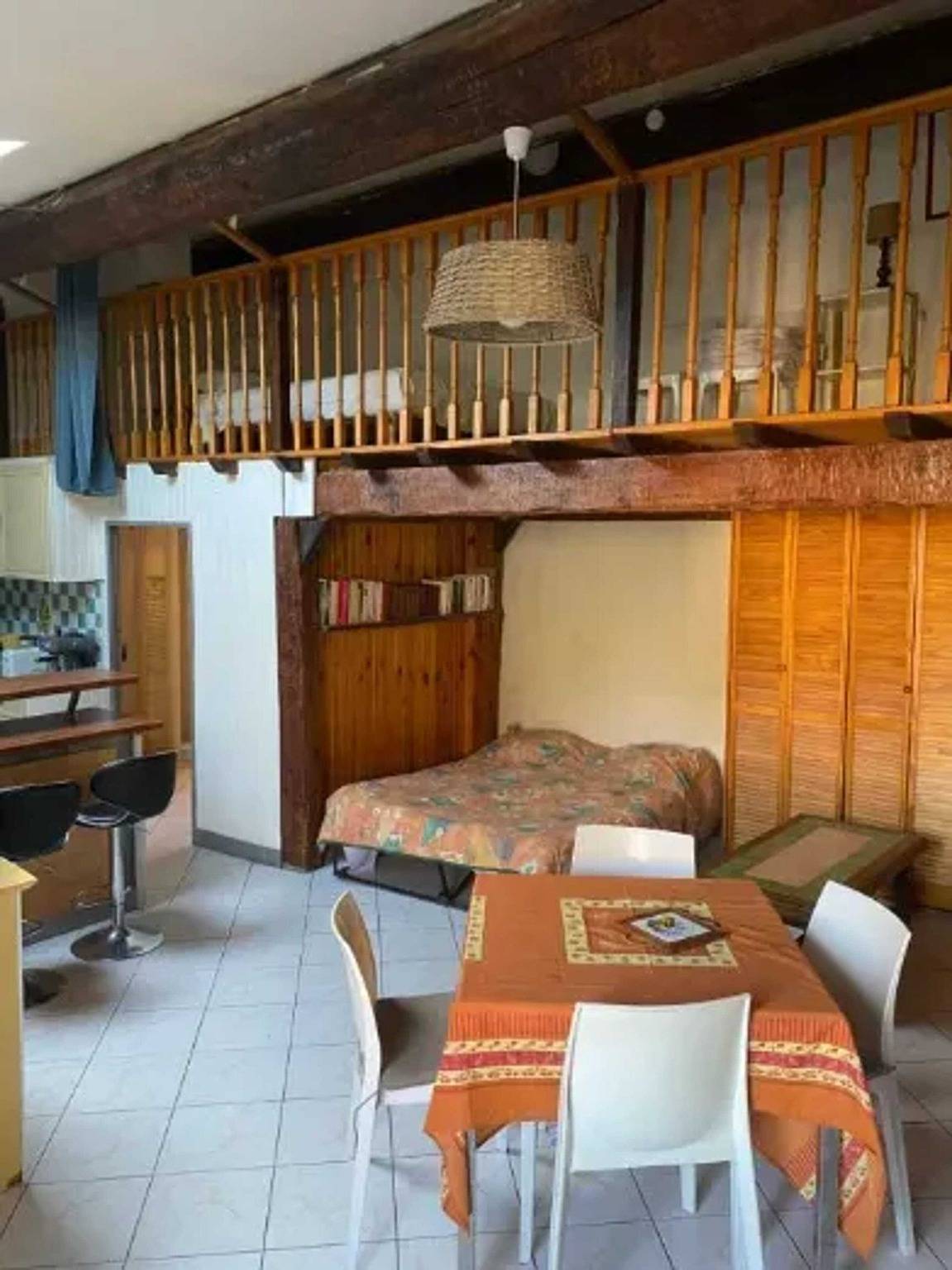 Estudio entero, Casa encantadora en Ille-sur-Têt, jardín tranquilo, Ac & chimenea in Ille-sur-Têt, Región de Prades (Francia)