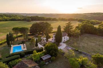 Cottage pour 4 personnes, avec jardin ainsi que vue et piscine à Montaigu-de-Quercy